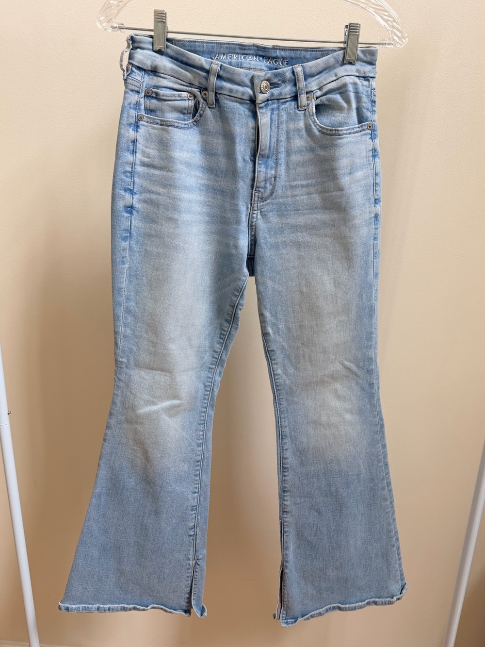 American Eagle Curvy Super High-Rise flare light wash denim jeans Sz 4 short